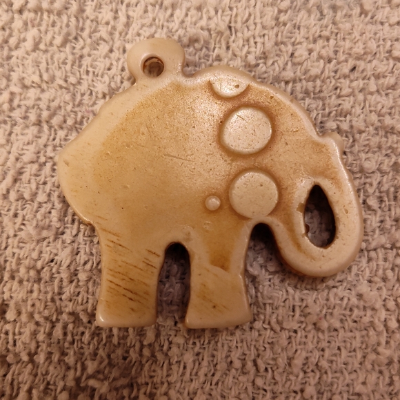 Vintage 4pc lot elephant bracelet, pin and charms - Picture 9 of 10